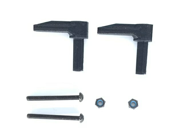 バンパーと違う材料を使用。バッテリー交換時のピンを外す手間がなくなり、簡単にバッテリーの脱着が可能。既存のバッテリーホルダーポストを外して使用します。 本体を回転させてバッテリーを取り出します。カーボン繊維混入。 適応シャーシ タミヤ：TT-02シャーシ