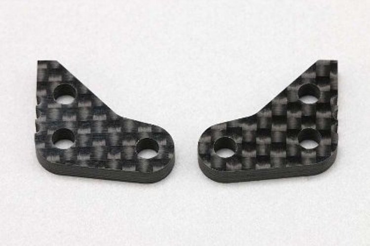 2WDレーシングトラックYZ-2T用のグラファイト製ステアリング ブロック プレートです。 タイロッド取付位置のオフセットはYZ-2CAL2のプレートに比べて1.0mm後ろ寄りとなり、リニア感は残しつつマイルドなステアリング特性に仕上げています。2枚入。