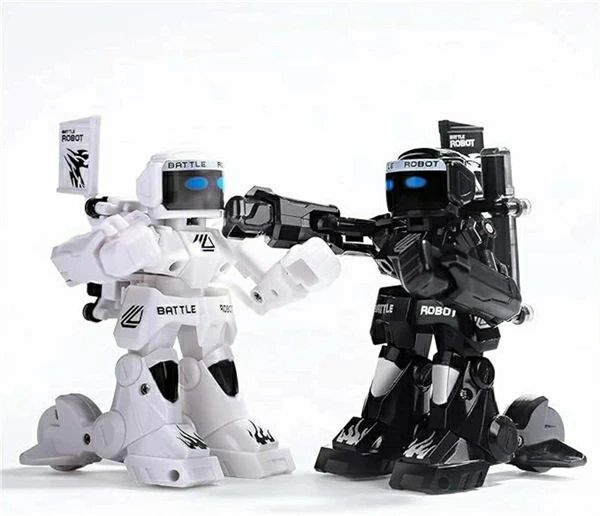 【対戦ロボットセット】このロボットは体感操作により、リアル対戦することができます。直感操作で簡単コントロール、相手を五回当てて、指示ランプは消灯になると、勝つ！わかりやすい勝敗と爽快感！コントローラーと機体がリンクすることで実況が戦いをより盛り上げる！戦いの楽しさを没入型的に体験しよう。子供/男の子/ 彼氏/ 小学生/ 中学生に最適なプレゼント 【バトルモード】ロボットの頭を相手に当たった時、指示ランプの色が変わります。五回 ヒットさせると、指示ランプは消灯し、失敗しました。相手を立てる勝利する爽快感！負けたロボットが消灯する機構は勝敗も分かり易く見ていても面白いです。 【操作が簡単】送信機をしっかりと持って手を離さないでください。右手で送信機を前に振る、ロボットは右拳を叩く。左手で送信機を前に振る、ロボットは左拳を叩く。直感で機体が動かせて遊びやすい！ルールも操作も簡単でバトルの決着も早く大人も子供も気軽に楽しめます。 【複数の操作モード&操作時間25分】通常のバトルモードに加え、一人でも遊べるトレーニングモード、多人数で遊べる数人対戦モード。操作に慣れ駆け引きが出来る様になると結構白熱した試合にもなります。内蔵充電式バッテリーが装備され、満充電で最大25分間稼働できます。 【最適なプレゼント&製品保証】子供に安全、無毒の素材で作られています。子供の誕生日、クリスマス、家族活動などの贈り物として理想的です。