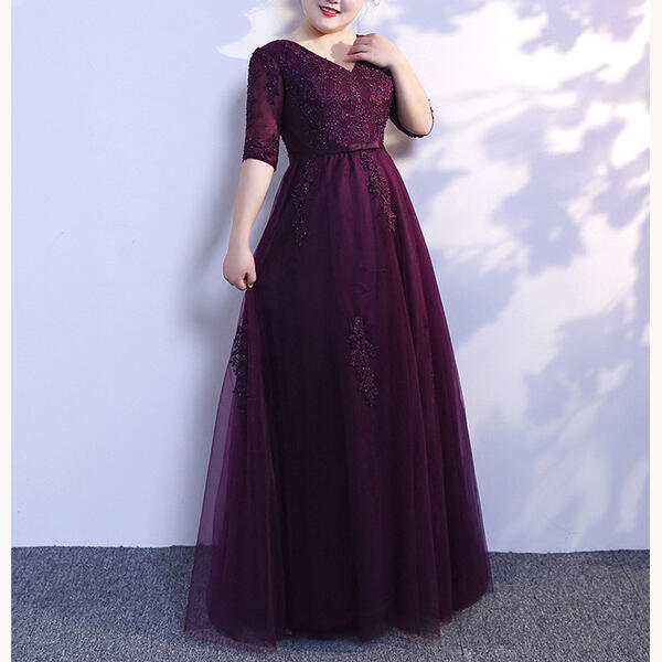 セット内容&nbsp;.❁.:* ドレス「裾上げの場合は別途1980円かかります。」※オプションも希望の場合、システム上ご注文時に金額加算出来かねますので、当店にてご注文確認後金額修正いたします。必ず当店からのご注文確認メールをご確認くださいませ。「記載のないアクセサリー　小物等は付属しません」 素材&nbsp;.❁.:* ポリエステルなど カラー&nbsp;.❁.:* ぶどう サイズ（cm）&nbsp;.❁.:* 2L/バスト94 ウエスト80 着丈約138 3L/バスト100 ウエスト86 着丈約140 4L/バスト106 ウエスト92 着丈約143 5L/バスト112 ウエスト98 着丈約146 6L/バスト118 ウエスト100 着丈約148 7L/バスト124 ウエスト102 着丈約150※表記寸法と実寸値の多少の誤差はご容赦ください。 よくある質問 Sunnyprize ✽.*꙳Q1. 大きいサイズでも体型をきれいに見せてくれますか？▸ はい、締上げタイプのデザインでシルエットを美しく整え、体型をすっきり見せてくれます。by SunnyprizeQ2. 結婚式や二次会などフォーマルな場に着用できますか？▸ はい、上品なレースとロング丈のデザインで、結婚式や二次会などフォーマルな場に最適です。by SunnyprizeQ3. 年齢層に制限なく着用できますか？▸ はい、20代から50代まで幅広い年代の方に似合うデザインで、どなたにもエレガントにご着用いただけます。by Sunnyprize 送料&nbsp;.❁.:* ★1点 880円(北海道・九州・沖縄・離島除く)商品を複数ご注文の場合の送料は、下記の表を参照してください。 ※SALE品など、他商品との同梱発送不可の商品と合わせてご購入の場合、送料の計算が異なりますのでご注意ください。 注意事項&nbsp;.❁.:* ●ページの閲覧環境によって、掲載写真と実際の商品の色合いが異なる場合があります。 ●モデルに小物を使う場合がございますが、商品に含まれませんので、セット内容をご確認ください。 ●製造過程・出荷過程の間に出来た細かなキズ・ヨゴレなどある場合がございます。細かい部分まで気になさる方は、ご購入をご遠慮ください。 ●商品の仕様は、製造元の都合により予告なく変更や突然の欠品等で商品手配の遅れや手配ができない場合がございます。 ●お届けした商品に不備がございましたら、お届け後5日以内にご連絡ください。早急に対応させていただきます。なお期日を過ぎた場合はお受け致しかねます。 ●土日祝祭日のご注文およびお問い合わせへの弊社からのご連絡は、翌営業日となります。 ●海外製品のため、詳細タグなし。 ●配送の関係上、ラッピング対応は受け付けておりません。 【納品書や領収書につきまして】 当店では個人情報保護及び環境保全の為ペーパーレス化に取り組んでおりますので、お届けのお荷物に納品書（お買上明細書）は同封しておりません。ご了承くださいませ。 ご希望の場合、ご注文時【備考欄】にご記入願います。PDFファイルをメールにて添付いたします。 &emsp;返品・交換・キャンセルについて サイズ間違い・イメージ違いなど、お客様都合によるキャンセルやご交換は原則として承っておりません。返品ルールに関しましては、リンク先ページをご覧の上、お気軽にお問い合わせください。