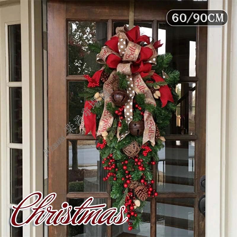 【商品名】■クリスマスリース 玄関 外 飾り 90cm 60cm 大きい クリスマススワッグ 送料無料 北欧 おしゃれ ナチュラル 玄関 ギフト プレゼント クリスマス 長いリース クリスマスプレゼント 店舗 装飾 ディスプレイ christmas wreath クリスマス気分を盛り上げよう 送料無料 【商品サイズ】 ■60/90cm ※天然素材を使用しているため、直径サイズに誤差が生じる場合がございますがご了承ください。 【特徴】 ■手仕事の優しさを大切に、熟練の製作者が ココロを込めて作ったリースです ひとつひとつ丁寧に 細かいパーツを確かめながら お手元に届く商品に満足してもらえるように そして、Merry Christmas　素敵なクリスマスを 他では手に入らないの高品質、高デザインのウォールツリーです。 ※こちらの商品は天然素材を使用しておりますので、素材の性質上、葉や実が取れる可能性がございます。取れてしまった場合には、接着剤やグルーで付けて頂きますようお願い致します。 【注意事項】 ■万一汚れや破損などの不良品が届いた場合、必ず到着日を含め3日以内にご連絡をください。 ■輸入品のため、メーカー・仕入先の在庫保管方法の違いや、長距離輸送や航空輸送により、多少細かなキズ・汚れ等が見られる場合がございます。 ■初期不良品以外の返品、返金はご対応致しかねますので、予めご了承くださいませ。 ■お店で購入するような完璧品をお求めの方、細かい部分まで気になさる方は、ご購入をご遠慮ください。 ■生産時期により、デザイン若干異なる場合がございます。品質上の問題ではございませんため、どうぞご了承の上でのご購入をお願いいたします。