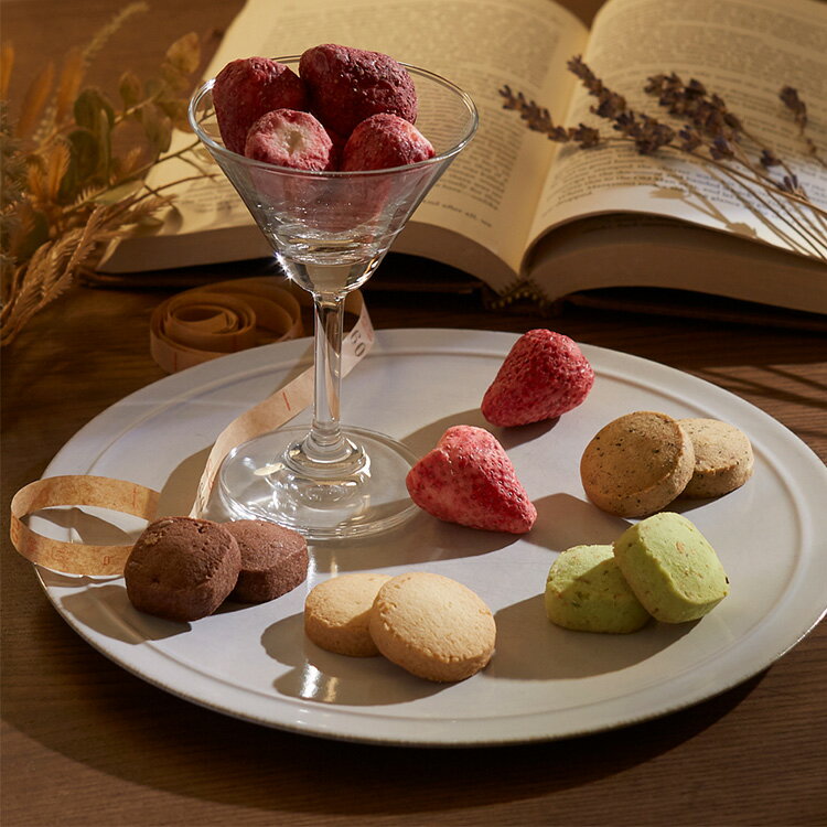 銀座千疋屋 いちごショコラ&クッキー お歳暮 冬ギフト 年末 年始 年末年始 お取り寄せグルメ プレゼント 熨斗 のし 贈り物 お祝い 冠婚葬祭 御見舞 食品(...