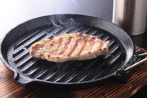 リコメン堂のお中元 鹿児島県産黒豚使用ロースステーキ用 ギフト 産直 ご当地グルメ 熨斗 贈り物 のし対応 プレゼント 誕生日 (代引不可)【送料無料】｜アングル2