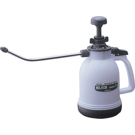 【商品スペック】特長●25cmのロングノズルです。●充分な圧力でよい霧がでます。●ポンプをはずすだけで液の注入ができます。用途●家庭園芸など。仕様●容量(L)：1000●ノズル長(mm)：250●幅(mm)：128●奥行(mm)：390●高...