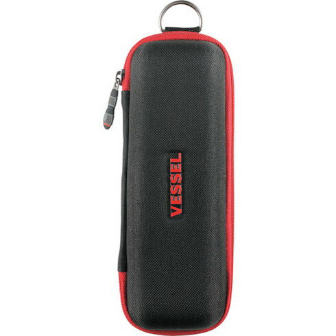 【商品スペック】特長●電ドラボール（R)、ビット、充電器をコンパクトに収納可能です。●EVA成型によるクッションケースで衝撃を緩和します。●カラビナで吊り下げできるDリング付きです。用途●組立工場での保管、電気機器の修理、DIY、ホビーに。仕様●色：黒●幅(mm)：22●奥行(mm)：80●高さ(mm)：65仕様2●厚さ(mm)：80材質／仕上●本体：ポリエステル、ゴムバンド、スチールセット内容／付属品注意●本製品は防水仕様ではありません。【代引きについて】こちらの商品は、代引きでの出荷は受け付けておりません。【送料について】北海道、沖縄、離島は送料を頂きます。