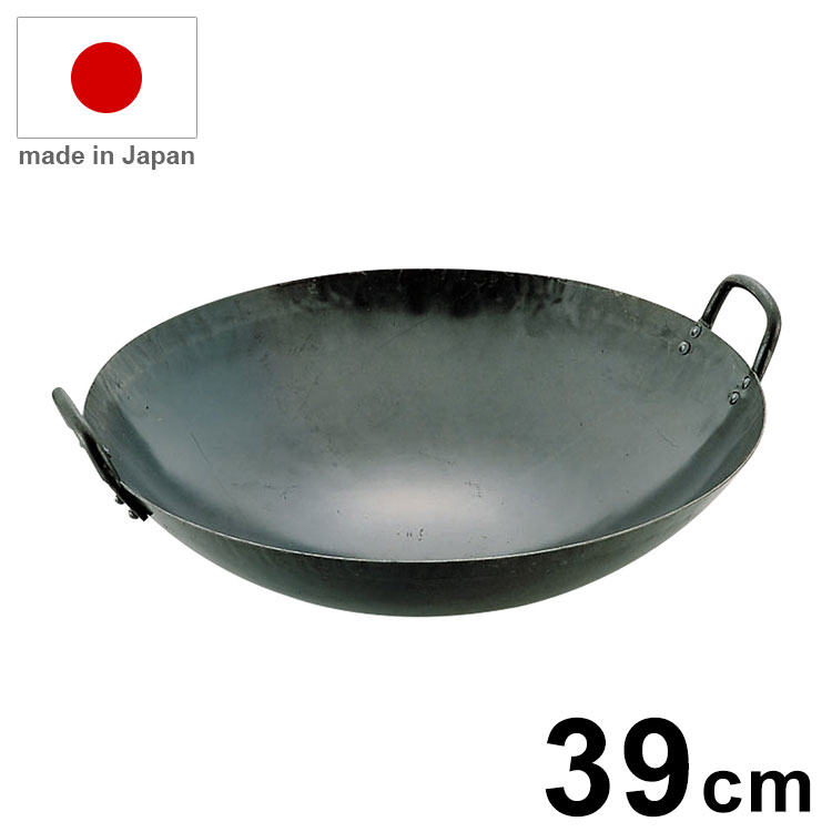 【商品説明】 打ち出しの鍋は、打ち出すこと（数千回叩いて作る）により、鉄の中にある空気を外に出し、酸化防止を含め強度がつくので、軽くて強い鍋ができます。 鉄の分子が細かくなり、熱の伝わりが良くなること、表面に細かい凹凸ができ油の乗りが良くなること、これらにより焦げつきにくい鍋ができあがります。 【商品情報】 ■サイズ 外寸390×110mm 板厚：1.2mm 重量：1.5kg ■材質 鉄 ■生産国 日本【送料について】北海道、沖縄、離島は送料を頂きます。鉄打出 中華鍋 板厚1.2mm/30cm板厚1.2mm/33cm板厚1.2mm/36cm板厚1.2mm/39cm板厚1.2mm/42cm板厚1.2mm/45cm板厚1.6mm/30cm板厚1.6mm/33cm板厚1.6mm/36cm板厚1.6mm/39cm板厚1.6mm/42cm板厚1.6mm/45cm板厚1.6mm/48cm板厚1.6mm/51cm板厚1.6mm/54cm板厚1.6mm/57cm板厚1.6mm/60cm