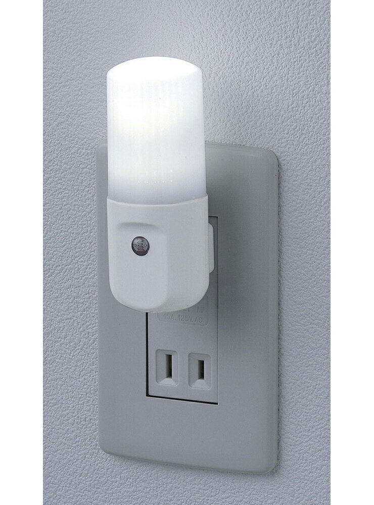 朝日電器 ELPA エルパ LEDセンサー付ライト コンセント式 明暗センサー 白色 耐トラッキングカバー付 PM-L160(W)