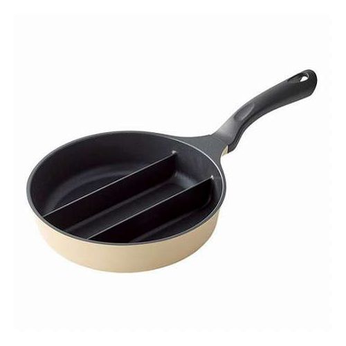 センターエッグトリプルパンmini焼き場所が3つあるフライパンで、まん中は卵1個で玉子焼きを作るのに適した幅の5.5cmでお弁当にちょうどいいサイズです。フライパンサイズは20cmの小ぶりで、仕切りの高さが3cmなので、汁物が隣に移りにくく茹でることもできます。同時に調理することで時短もでき、省エネで経済的です。メーカー品番 : 77912サイズ : 38×21×8cm素材 : アルミニウム合金(内面フッ素樹脂塗膜加工・外面焼付け塗装・底面…ステンレス鋼)、PF本体重量 : 約560g生産国 : 中国※電磁調理器200V【代引きについて】こちらの商品は、代引きでの出荷は受け付けておりません。【送料について】北海道、沖縄、離島は送料を頂きます。