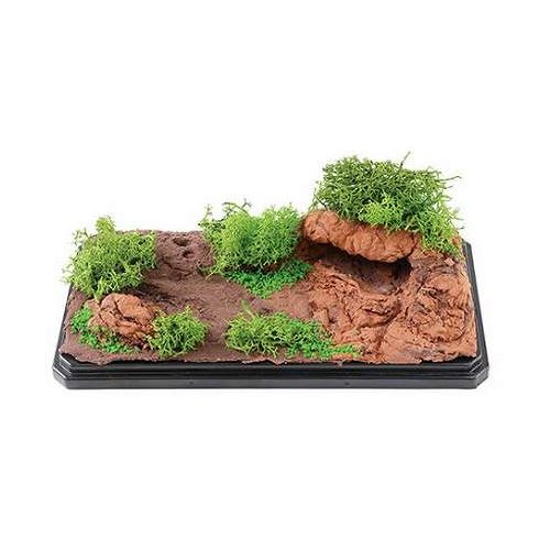 入門用にピッタリなジオラマ製作キットつぶ感が特長のジオラマ専用ねんどで簡単にリアルな地形がつくれます。押し付けるだけで、足跡なども再現できます。ディスプレイケースが付属しているので、制作後すぐに飾れます。セット内容:ディスプレイケース×1、ジオベースライトブラウン(30gベーシック)×1、ジオベースダークブラウン(30g超小粒)×1、アイスランドモスフレッシュグリーン×1、ジオラマスポンジ(2gディープグリーン)×1、ジオラマスポンジ(2gライトグリーン)×1、工作ボンド10g×1商品サイズ:160×80×100mm材質:スチロール樹脂、スポンジ、コケ、樹脂系中空体、石粉等梱包形態:袋入り生産国:日本保証期間:初期不良対応※本商品は食べ物ではありません。誤って口に入れないようにしてください。目に入った時はすぐに多量の水で洗い流し、医師の診断を受けてください。小さな部品が含まれますので3歳未満のお子様へは与えないでください。12歳未満のお子様は必ず保護者のもとでご使用ください。フィギュアは付属しておりません。【送料について】北海道、沖縄、離島は送料を頂きます。