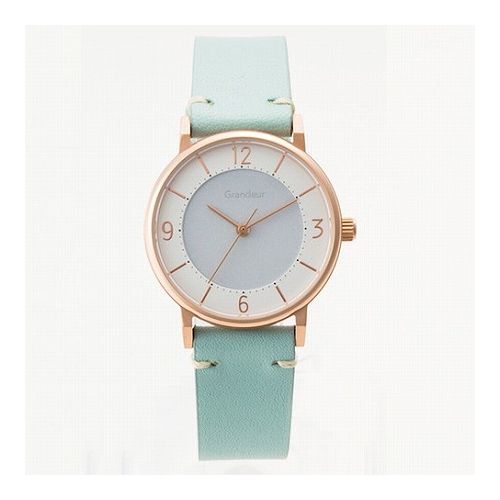 【ピンクゴールドケースxミントグリーンレザーバンド】淡いグリーンが、モノトーンのコーディネイトに映えてオススメです。【室内照明】約100分で1日分の充電が可能です定期的な電池交換の必要がないので、経済的にもエコでオススメです。フル充電では、最長約4ヶ月使用が可能です。(直射日光では、最速約2分で1日分の充電が可能ですが、レザーベルトの日焼け・変色の原因になりますので、ご注意ください)●機械:SEIKO製ムーブメント●素材:・時計本体ケース:ステンレススチール製(IPメッキ)・裏蓋/バックル/竜頭:ステンレススチール・針:真鍮・文字盤:真鍮、ソーラーセル・革ベルト:イタリアンレザー使用●保証期間:ご購入より1年間●付属品:専用BOX(紙製)/取扱説明書兼保証書●サイズ:・時計本体:タテ31mmxヨコ31mm/厚み:8mm・ベルト幅:16mm/手首回り→14〜18cm(最小-最大)●重量:約28g●生産国:中国■メーカーGRANDEUR【代引きについて】こちらの商品は、代引きでの出荷は受け付けておりません。【送料について】北海道、沖縄、離島は送料を頂きます。