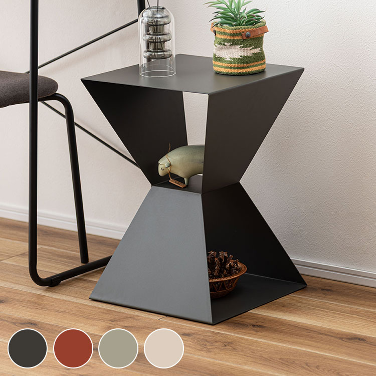 ■商品サイズ幅35×奥行35×高さ50.5cm■素材スチール（粉体塗装）■生産国中国■特徴モダンでシャープな幾何学的デザインマットな質感と、直線的な形状が目を引くサイドテーブル。現代アートのような存在感があり、 インテリアのアクセントになり...