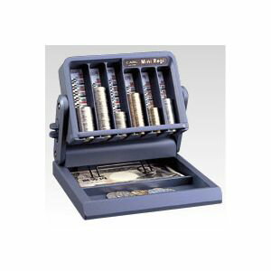 メーカー：カール品番：MR-2000JANコード：4971760260705コインをすばやく、1枚ずつ取出しやすい、紙幣も入れられるトレー付です。●寸法／幅203．5×長さ159×高さ54．5（開いた時180）mm●質量／360g●収納枚数／各50枚（硬貨全種）●紙幣トレー付き●単位／1個●メーカー品番／MR-2000本体サイズ：W203.5×L159×H54.5mm本体重量：360gパッケージサイズ：W208×L164×H59mmパッケージ重量：420gコインカウンター付メーカー品番：MR-2000【送料について】北海道、沖縄、離島は送料を頂きます。