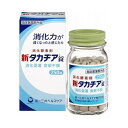 【商品詳細】優れた消化作用を有する消化酵素剤特 長その(1) 糖質、タンパク質の消化作用を有する消化酵素タカヂアスターゼN(1)の製剤です。その2 幅広いpH領域（pH3〜8の範囲）でも、糖質やタンパク質の消化力が安定しています。効能・効果●消化促進、消化不良●食欲不振（食欲減退）、食べ過ぎ、もたれ、胸つかえ●消化不良による胃部・腹部膨満感用法・用量次の量を水又はお湯で服用して下さい。年齢 (1)回服用量 (1)日服用回数(1)5歳以上 4錠 3回食後に服用して下さい。(1)(1)歳以上(1)5歳未満 3錠8歳以上(1)(1)歳未満 2錠5歳以上8歳未満 (1)錠5歳未満 服用しないで下さい。成分・作用本剤は、淡灰渇色〜淡褐色の錠剤で、わずかに特異なにおいがあります。(1)2錠中に次の成分を含有しています。【成分・分量】 はたらきタカヂアスターゼN(1) 600mg 広いpH域ではたらく消化酵素で、消化を助け、栄養の吸収をよくします。【添加物】タルク、ステアリン酸Mg、ヒドロキシプロピルセルロース、カルメロースCa、メタケイ酸アルミン酸Mg、デキストリン、D-マンニトール【商品区分】医薬部外品【メーカー名、販売業者名】第一三共ヘルスケア【生産国】日本製※予告なくパッケージリニューアルをされる場合がございますがご了承ください。※パッケージ変更に伴うご返品はお受け致しかねます。※メーカーの都合により予告なくパッケージ、仕様等が変更となる場合がございます。※当店はJANコードにて管理を行っている為、それに伴う返品、交換等はお受けしておりませんので事前にご了承の上お買い求めください。【送料について】北海道、沖縄、離島は送料を頂きます。【商品詳細】優れた消化作用を有する消化酵素剤特 長その(1) 糖質、タンパク質の消化作用を有する消化酵素タカヂアスターゼN(1)の製剤です。その2 幅広いpH領域（pH3〜8の範囲）でも、糖質やタンパク質の消化力が安定しています。効能・効果●消化促進、消化不良●食欲不振（食欲減退）、食べ過ぎ、もたれ、胸つかえ●消化不良による胃部・腹部膨満感用法・用量次の量を水又はお湯で服用して下さい。年齢 (1)回服用量 (1)日服用回数(1)5歳以上 4錠 3回食後に服用して下さい。(1)(1)歳以上(1)5歳未満 3錠8歳以上(1)(1)歳未満 2錠5歳以上8歳未満 (1)錠5歳未満 服用しないで下さい。成分・作用本剤は、淡灰渇色〜淡褐色の錠剤で、わずかに特異なにおいがあります。(1)2錠中に次の成分を含有しています。【成分・分量】 はたらきタカヂアスターゼN(1) 600mg 広いpH域ではたらく消化酵素で、消化を助け、栄養の吸収をよくします。【添加物】タルク、ステアリン酸Mg、ヒドロキシプロピルセルロース、カルメロースCa、メタケイ酸アルミン酸Mg、デキストリン、D-マンニトール【商品区分】医薬部外品【メーカー名、販売業者名】第一三共ヘルスケア【生産国】日本製