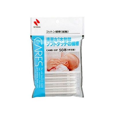 商品概要メーカー：ニチバン商品名：ケアーズコットン綿棒（紙軸）CAMB−50F50本区分：日用雑貨内容量：50本商品概要：清潔な1本包装、コットン100%綿球でソフトタッチ、紙軸で耳にやさしい綿棒です。JANコード：4987167019075商品コード：074901019商品の説明●1本づつ包装された衛生的で使いやすい紙軸の綿棒です。●肌にやさしく赤ちゃんからお年寄りまでお使いいただけます。●綿球はコットン100％なので、ソフトな使用感があり耳や柔らかな肌にも最適です。●紙軸は適度な柔軟性があり耳や肌など、どこにでもやさしいタッチです。●旅行やお出かけの際、携帯に便利な1本パックです。保存方法・乳幼児の手の届かない所に保管してください。・直射日光を避け、なるべく湿気の少ない涼しい所に保管してください。賞味期限／使用期限（製造から）3年メーカー名ニチバン内容量50本※予告なくパッケージリニューアルをされる場合がございますがご了承ください。※パッケージ変更に伴うご返品はお受け致しかねます。※メーカーの都合により予告なくパッケージ、仕様等が変更となる場合がございます。※当店はJANコードにて管理を行っている為、それに伴う返品、交換等はお受けしておりませんので事前にご了承の上お買い求めください。【送料について】北海道、沖縄、離島は送料を頂きます。
