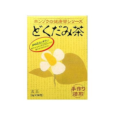 商品概要メーカー：本草製薬商品名：【軽】どくだみ茶（5g×36袋入）区分：食品内容量：5g×36袋商品概要：●どくだみに緑茶、玄米、くこ葉、かき葉を加えて飲みやすく仕上げました。●冬はホットで、夏はアイスでお好みで作れます。●ご家族みなさまでご愛飲ください。JANコード：4987334713607商品コード：073700326商品の説明○どくだみに緑茶、玄米、くこ葉、かき葉を加えたお茶○内容量：5g×36袋入り使用上の注意≪定められた使用法を守ること≫◆開封後は、密封容器にて、冷所に保存してください。◆原材料は、加熱処理を行っていますが、開封後は、お早めにお召し上がりください。◆本品は、天産物ですので、ロットにより煎液の色、味が多少異なることがあります。◆煮出し方によっては、ニゴリを生じることがありますが、品質には問題ありません。保存方法◆直射日光の当たる所や高温になる所には置かないでください。使用方法お召し上がり方1．濃い目のどくだみ茶をお好みの方は、沸騰水約500mL中にティーバッグを入れ、弱火で数分の間、お好みの風味が出るまで煮出して、お飲みください。2．薄い目のどくだみ茶をお好みの方は、急須にティーバッグを入れ、お飲みいただく量のお湯を注ぎ、お好みの色が出ましたら、茶わんに注いで、お飲みください。成分原材料玄米どくだみかき葉茶葉くこ葉栄養成分表（100mLあたり）エネルギー/0kcaLたんぱく質/0g脂質/0g炭水化物/0gナトリウム/0mg賞味期限／使用期限（製造から）2年メーカー名本草製薬内容量5g×36袋商品区分食品※予告なくパッケージリニューアルをされる場合がございますがご了承ください。※パッケージ変更に伴うご返品はお受け致しかねます。※メーカーの都合により予告なくパッケージ、仕様等が変更となる場合がございます。※当店はJANコードにて管理を行っている為、それに伴う返品、交換等はお受けしておりませんので事前にご了承の上お買い求めください。【送料について】北海道、沖縄、離島は送料を頂きます。