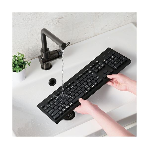 リコメン堂のエレコム 洗える 抗菌 無線キーボードブラック TK-WS02DMKBK 1台｜アングル2