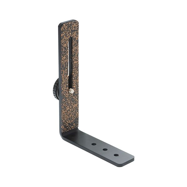 ■商品内容縦位置にしたとき、レリーズが上にくるため、カメラを抱えるようにホールドでき、安定した撮影ができます。下のネジが3箇所にあり、カメラの重心と三脚の中心を合わせられるので、バランス良く安定した撮影ができます。■商品スペック1/4インチ三脚ネジ穴3箇所装備寸法：長さ110mm、幅30mm、高さ160mm製品重量（約）：114g原産国：日本 ■送料・配送についての注意事項●本商品の出荷目安は【4 - 7営業日　※土日・祝除く】となります。●お取り寄せ商品のため、稀にご注文入れ違い等により欠品・遅延となる場合がございます。●本商品は仕入元より配送となるため、沖縄・離島への配送はできません。[ VE-2181 ]