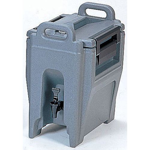 CAMO（キャンブロ） ウルトラ カムティナー UC250 グラニットグレー FUL019W JANコード 0099511220809●メーカー品番:UC250●色:グラニットグレー●幅×奥行×高さ(mm):300×420×505●容量(L):9.5●材質：ポリエチレン■電気などの熱源なしで飲み物を温かいまま、冷たいままで 数時間保存できます。■一体成型のポリエチレン製シェル、 厚い発泡断熱材、密封ガスケット、両側のシングルラッチ などを取り入れた構造で、優れた保温力を発揮します。■食 器洗浄器で 洗え、へこんだりしません。■固定積み重ね用の連結取手は、運搬と収納を容易にします。■(UC250 FIL01 とUC500 FUL02 の積み重ね可能)■※アメリカ製【送料について】北海道、沖縄、離島は送料を頂きます。