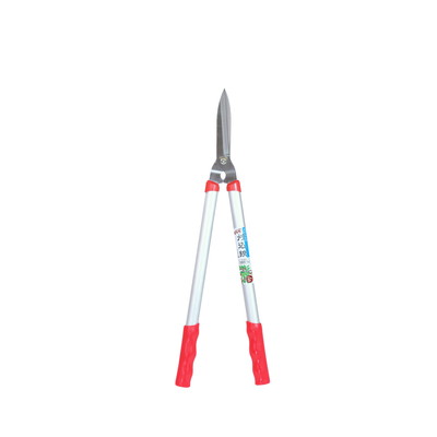 【商品説明】●さびにくいステンレス刃物鋼を使用し、軽量アルミパイプ柄を採用した庭木の剪定作業用刈込鋏●刃の部分は全体熱処理を施すことにより耐磨耗性に優れ、切れ味が持続します●軽くて使いやすい軽量(720g)タイプです●さびにくいステンレス刃...