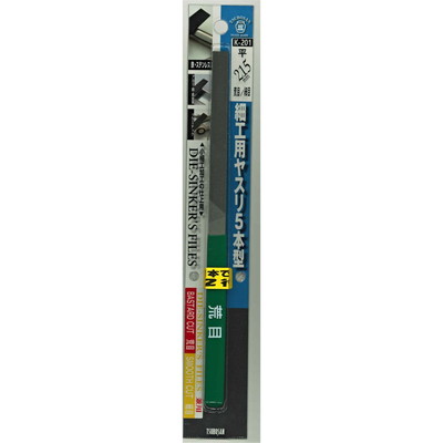 【商品説明】●【特長】表と裏で目の粗さが違うので、表で荒削り、裏返して仕上げと、作業性が向上します。一般的なヤスリで、焼入前の金属なら何でも削れます。5本組ヤスリのサイズで、最も一般的で、手になじむサイズです。●目の種類:荒目／細目●形状:平●刃長:110mm●全長:215mm※メーカーの都合によりパッケージ、内容等が変更される場合がございます。当店はメーカーコード（JANコード）で管理をしている為それに伴う返品、返金等の対応は受け付けておりませんのでご了承の上お買い求めください。【代引きについて】こちらの商品は、代引きでの出荷は受け付けておりません。【送料について】北海道、沖縄、離島は送料を頂きます。