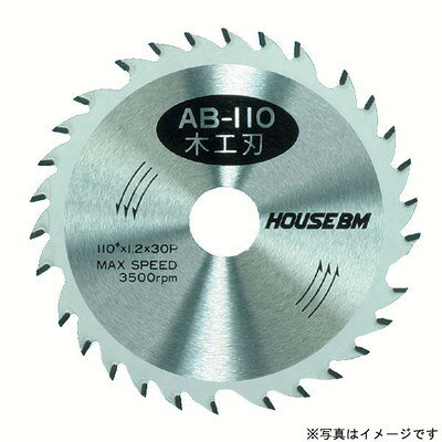【商品説明】●充電式マルノコ専用の刃厚・刃型設計。●シャープな切れ味を実現。●木工刃。●※注意:電動機は正回転でご使用ください。製品が被削材に適したものであることを確認してください。製品と被削材に適した回転数と送り量で作業を行ってください。製品の各部、センタードリルやセンターピン等の脱着は素手で行わないでください。切削片やクズを取り除く際は素手で行わないでください。作業前や取り付けの際に製品各部が緩みのないよう、しっかりロックされている事を確認してください。(新品出荷状態でもシャンクやスピンドル等仕様選択による交換を容易にするため緩んでいる部分があります。)保管する際は子供の手の届かない場所へ保管してください。※警告:取扱説明書ならびに警告やラベルの内容が理解できない人には使わせないようにしてください。また、貸し出しの際には取扱説明書と共に貸し出してください。電動機の取り扱いは電動機の取扱説明書の指示通り行ってください。保護メガネを着用してください。マスクを着用してください。ズボンの裾や衣類の袖を広がった状態で作業しないでください。首に巻いているネクタイや手ぬぐい等は取り外して作業してください。長髪は帽子やヘアーカバーを被ってください。手袋を着用しないでください。回転中の製品に手を触れないでください。製品の回転中は切削片やクズを取り除かないでください。電動機は両手で確実に保持してください。足元をしっかりとさせ、バランスの良い状態を保って作業してください。対象物に対してまっすぐに穴あけ作業をしてください。電動機を保持する体力のない方は使用しないでください。クラッチ付の電動機を使用してください。保護帽を着用してください。ブレーキ付もしくはブレーキのかかる電動機では使用しないでください。(作業中に分解し被削材や周辺を破損させたりケガをする危険もあります。)回転専用の製品は回転モードのみで使用してください。(Z軸スピンドル(SDSタイプ)使用の場合は回転モードで使用してください。打撃モードは不可です。)回転・振動用の製品は打撃(インパクト)モードで使用しないでください。(Z軸スピンドル(SDSタイプ)使用の場合は回転モードで使用してください。打撃モードは不可です。)ご使用前に各部が緩みのないよう、しっかりとロックされていることを確認してください。(作業中に分解し被削材や周辺を破損させたりケガをする危険もあります。)ご使用前に製品の点検を十分に行い破損や緩み等があれば絶対に使用しないでください。(作業中に分解し被削材や周辺を破損させたりケガをする危険もあります。)機械の安全カバーや材料反発防止装置を正しく取り付けて作業してください。(チップソーやダイヤモンドカッターの場合)感電防止用漏電遮断装置の設置された電源を使用してください。(水を使用する場合)ゴム長靴やゴム手袋等を着用してください。(水を使用する場合)高所作業では安全帯を着用してください。切削片の落下防止処置を取ってください。作業現場に第三者の立ち入りを制限してください。■■画像と実際の商品のサイズとは異なります●使用電動機：充電式マルノコ ●外径サイズ：135mm ●刃厚：1.2mm ●刃数：36P※メーカーの都合によりパッケージ、内容等が変更される場合がございます。当店はメーカーコード（JANコード）で管理をしている為それに伴う返品、返金等の対応は受け付けておりませんのでご了承の上お買い求めください。【代引きについて】こちらの商品は、代引きでの出荷は受け付けておりません。【送料について】北海道、沖縄、離島は送料を頂きます。