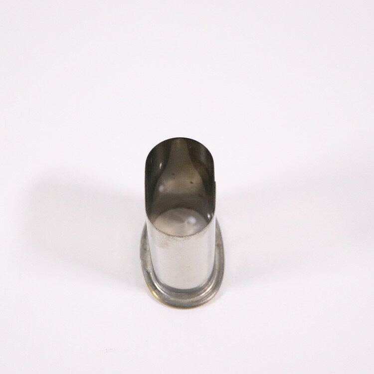 ●力を入れても手が痛くなりづらい。【商品情報】●たかもりの厚口野菜抜。●渕/真鍮巻き。●たかもりブランド。●力を入れても手が痛くなりづらい。●食材を吟味し、形を吟味する。●洗練された抜型はその機能を進化させ、料理の華を咲かせます。●代々培われた匠の技。●食材に+αの価格を与える｢かながた｣です。●高さ H58mm●材質:18-8ステンレス 渕:真鍮巻き【代引きについて】こちらの商品は、代引きでの出荷は受け付けておりません。【送料について】北海道、沖縄、離島は送料を頂きます。