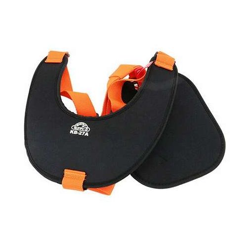 【用途】●刈払機用肩掛バンド。【商品説明】●緊急時脱着可能なワンタッチ式の刈払機用肩掛けバンドです。●刈払機の重量・振動をソフトパットが分散し、疲労を軽減します。●ワイドメッシュパット採用で通気性・フィット感アップです。●両肩のワイドパット部分が刈払作業の負担を軽減します。●刈払機の振動・衝撃から腰部を保護するソフト腰カバー付きです。●緊急着脱機能がついて素早く取り外しが可能です。《スペック》■ワイドメッシュパット。■緊急脱着金具付き。■刈払機用。【代引きについて】こちらの商品は、代引きでの出荷は受け付けておりません。【送料について】北海道、沖縄、離島は送料を頂きます。