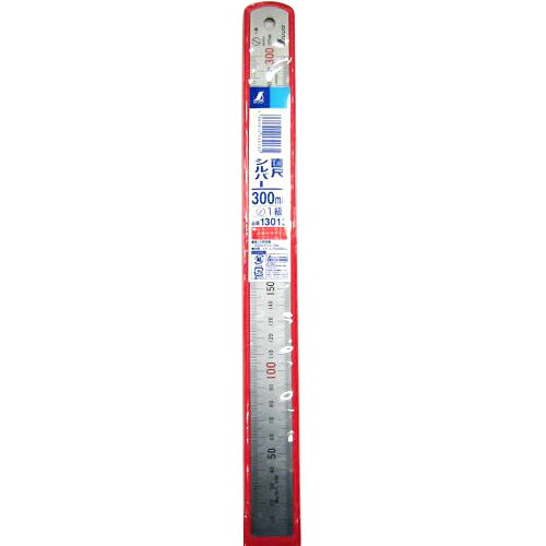 【用途】長さの測定に使用します。【機能・特徴】目盛がエッチングで刻み黒メッキなので取れません。裏面インチ換算表付。【仕様】●目盛上段1mmピッチ、下段：0.5mmピッチ。【商品サイズ】奥行335×幅25×高さ1mm　重量65g【注意事項・その他】端部が鋭利で危険です。安全の為に手袋をご使用ください。電気に触れる恐れのある場所では使用しないでください。大工道具：測定具：直尺 シンワ：シルバー仕上直尺‐JIS1級：30CM‐13013 ■商品コード：4960910130135■JANコード：4960910130135■ブランド名：シンワ■商品名：シルバー仕上直尺　JIS1級■規格：30CM 13013 【商品サイズ】奥行335×幅25×高さ1mm　重量65g 長さの許容差はJIS規格より優れています。 【用途】長さの測定に使用します。【機能・特徴】目盛がエッチングで刻み黒メッキなので取れません。裏面インチ換算表付。【仕様】●目盛上段1mmピッチ、下段：0.5mmピッチ。 【注意事項・その他】端部が鋭利で危険です。安全の為に手袋をご使用ください。電気に触れる恐れのある場所では使用しないでください。 　