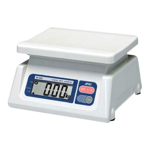 【用途】計量。【機能・特徴】あらゆる場面で使えます。風袋引きがワンタッチ・安定時間が早く効率的です。大きな表示部でクッキリ表示、文字高25mmです。オートパワーオフ機能で、5分以上動作しないと自動的に電源オフします。【仕様】●ひょう量：20kg・目量：0.02kg。●表示単位：kg。●使用範囲：0.2〜20kg。●精度等級：4級。●電源：ACアダプタ(別売：AX-TB196)・または乾電池(別売単1形乾電池6本)。●計量皿寸法：W230×D190mm。●外形サイズ：幅244×奥行232×高さ137mm。●本体質量：約1.9kg。【材質】●ABS。【商品サイズ】幅244×高さ137×奥行232mm　重量1500g【送料について】北海道、沖縄、離島は送料を頂きます。