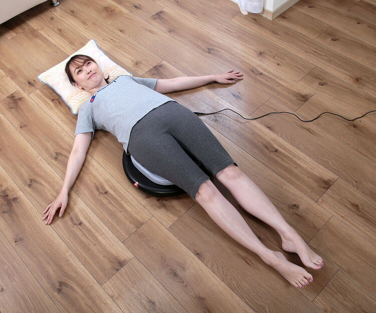 リコメン堂の電動バランスボード 振動マシーン 軽量 振動ボード エクササイズ シェイプアップツイスター ダイエット フィットネス用品 筋トレ リフレッシュ(代引不可)【送料無料】｜アングル3