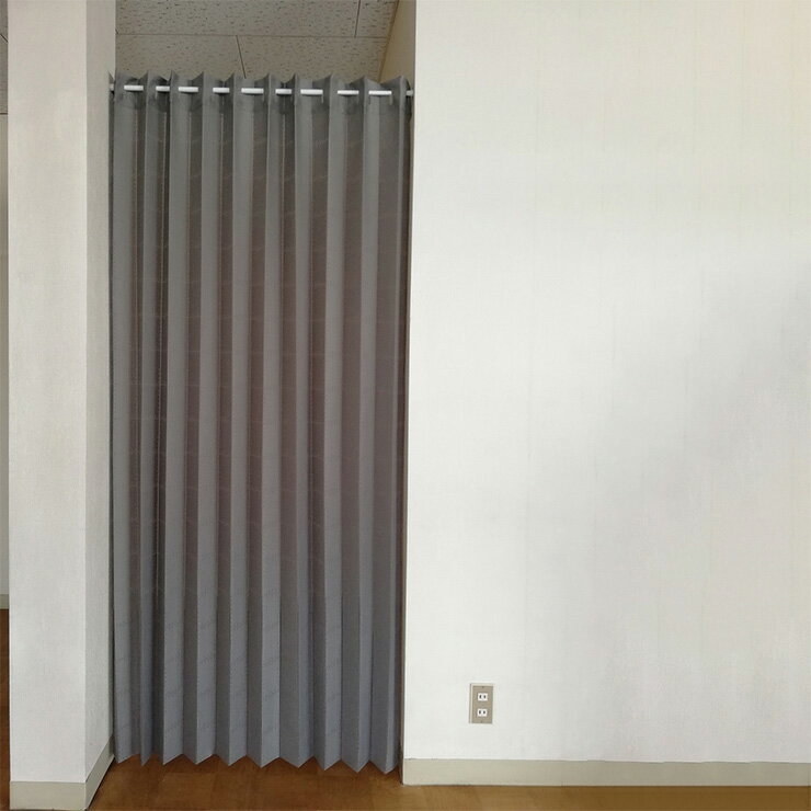 ■サイズ幅150×丈220cm■素材ポリエステル100%■生産国日本・ぱたぱたとアコーディオン式にたためるカーテン。フックを取り付けることで、カーテンレールや突っ張り棒を使ってお好きな場所でご使用できる2WAY仕様のカーテンです。・ラインに...