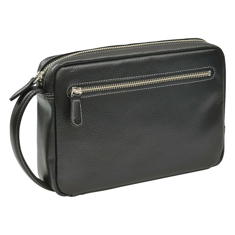 日本製で職人が昔ながらの手作業で製作しているので、丁寧で丈夫な仕上がり。生地から細部の部材まで妥協を許さないこだわり。ファスナー開閉式。前ファスナーポケット・内オープンポケット・ファスナーポケット×各1室。牛革、布張り16×24×6cm【代...