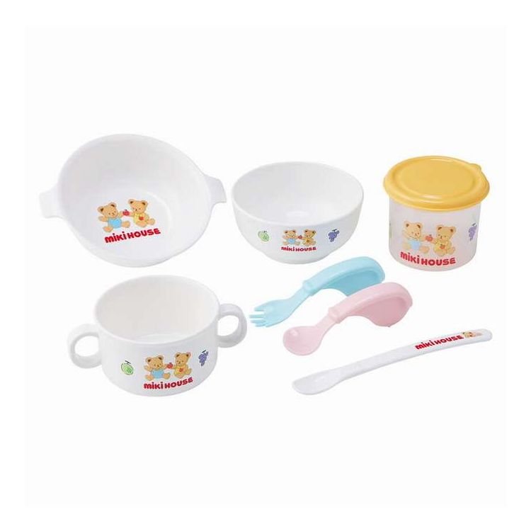 はじめての離乳食に便利なテーブルウェアセット（食器セット）です。離乳食の初期から自分で食べられるようになるまで長くお使いいただけます。日本製【セット内容】スープマグ（φ8.5×12.4×5.1cm）・ランチボウル（φ12×14.6×3.9cm）・ライスボウル（φ10.3×4.9cm）・スナックカップ（φ8×6.5cm）・スプーン・フォーク・フィーデングスプーン×各1サイズ：-重量/容量：0.6kg箱サイズ：33×28.9×8.6cm材質：ポリプロピレン、ポリエチレン【代引きについて】こちらの商品は、代引きでの出荷は受け付けておりません。【送料について】北海道、沖縄、離島は送料を頂きます。