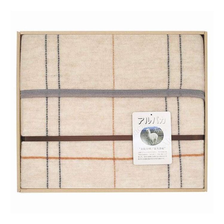 上質なアルパカ素材を使用し、毛布発祥の地である大阪泉州・泉大津で、丁寧に織り上げました。長年の経験と知恵により培われた毛布作りの匠の技が生かされた逸品です。日本製【セット内容】-サイズ：140×200cm重量/容量：1.7kg箱サイズ：33...