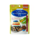 【商品詳細】自然界のメダカの食生活に近づけてしっかり育てる…メダカブリーダー推奨フードです。胃を持たないメダカの消化器官に配慮して作ったいつでも食べられる浮上性のフードなので、自然の食生活に近づけることで、幼魚から成魚までしっかり成長させることができます。3つの善玉菌(乳酸菌・酵母菌・納豆菌)配合。乳酸菌・酵母菌が健康な腸内環境を保ち、さらに納豆菌がフンや食べ残しを分解、水の汚れやニオイを抑えます。メダカが食べやすい浮上性タイプで、良質なたんぱく質を含む昆虫原料を配合。メダカ本来の食性に近づけることでメダカの成長をサポートします。消化吸収に優れた原材料を使用し、メダカの成長に必要な栄養素をバランスよく配合しました。原材料(成分)フィッシュミール、小麦粉、大豆ミール、シュリンプミール、胚芽、昆虫ミール、ドライイースト、大豆油、生菌剤、ミネラル類(リン、カルシウム、カリウム、鉄)、ビタミン類(A、B、D3、E)、増粘安定剤(グルテン)、着色料保証成分たんぱく質43.0％、脂質5.0％以上、粗繊維4.0％以下、灰分15.0％以下、水分10.0％以下給与方法・成魚8〜10匹に1日1粒を目安に与えてください。幼魚にも与えられます。・水を汚しにくい製法のフードですが、与えすぎは水質を悪くしますので、ご注意ください。・1日で食べきれない場合は、水質悪化の原因になりますので取り除いてください。賞味/使用期限(未開封)製造から1080日原産国または製造地台湾保管方法・開封後はチャックをしっかりと閉め、冷暗所に保存し、賞味期限にかかわらずできるだけ早くお使いください。諸注意・本製品は、観賞魚専用です。他の目的で使用しないでください。・子供や認知性の方が誤って食べないように手の届かない所に置いてください。・子供が観賞魚にエサを与えるときは、大人の監視のもとで行ってください。・天然原料を使用しておりますので、粒の色、サイズが変わることがございますが、品質には問題ございません。JANコード4972547036421【送料について】北海道、沖縄、離島は送料を頂きます。