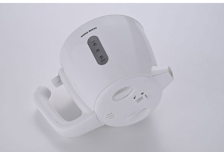 リコメン堂の電気ケトル0.8L SYK-08(W) 一人暮らしや少人数に適切なサイズ 新津興器 HOMESWAN ホームスワン 転倒湯漏れ防止機能付き(代引不可)【送料無料】｜アングル2