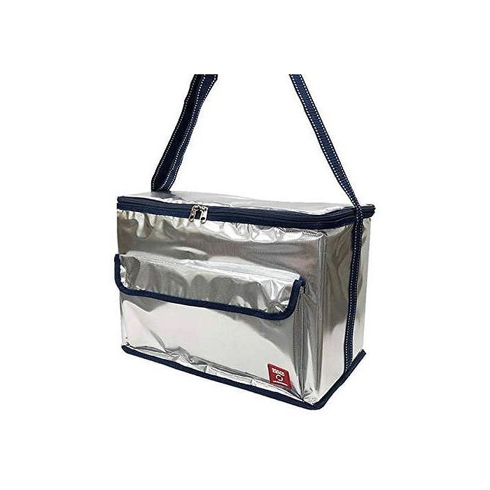 ソフトタイプのクーラーバッグ 25L。ちょっとした遠征やキャンプにピッタリサイズ。気密性を高める信頼の「YKKジッパー」使用。重さにも対応できるショルダー掛けタイプ。畳みやすい構造で、コンパクトに収納。サイズ（約）幅40×奥行23.5×高さ29cm内寸サイズ（約）幅37.5×奥行21×高さ24cm本体/アルミ蒸着PVCシート・発泡ポリエチレン・EVAシート・ポリエステル・PPベルト 保冷シート/アルミ蒸着フィルム・発泡ポリエチレン重量（約）490g【送料について】北海道、東北、九州は送料を頂きます。沖縄、離島は配送不可。