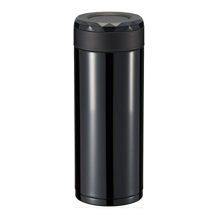 ステンレス真空断熱構造のマグボトル 600ml。真空層が薄く、コンパクトながら大容量。氷止め飲み口付きで、保温時も熱い飲料物が勢いよく出にくい。サイズ（約）幅7.6×奥行7.6×高さ20cm口径サイズ（約）6.4cm材質：本体/ステンレス鋼(真空断熱構造)　キャップ、飲み口/ポリプロピレン　パッキン/シリコーンゴム重量（約）300g容量（約）600ml保温効力:65度以上（6時間）保冷効力:9度以下（6時間）【送料について】北海道、東北、九州は送料を頂きます。沖縄、離島は配送不可。