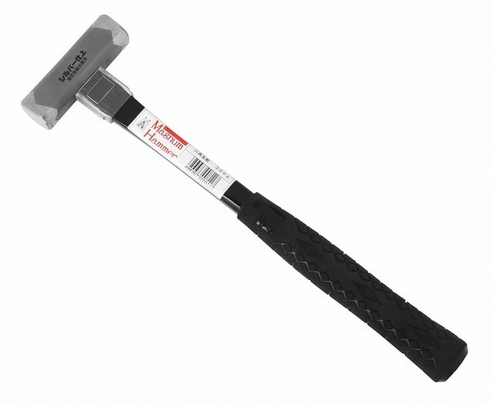 【商品詳細】木柄の3倍の強度があるグラスファイバー製の木柄を使用し、使いこなすほど良さが分かるヒューマン設計のハンマーです。アルミ特殊クサビとエポキシ特殊接着により、引板強度約1．5トン。グリップ左右に寸S、センチmの目盛が刻んであり測定できます。グラスファイバー柄を保護するプロテクター付です。意匠登録出願済用途：釘打ちサイズ：300g全長：330mm頭長：84mm質量：540g口径：21×25mm柄：グラスファイバー仕上：シルバー仕上日本製【送料について】北海道、沖縄、離島は送料を頂きます。
