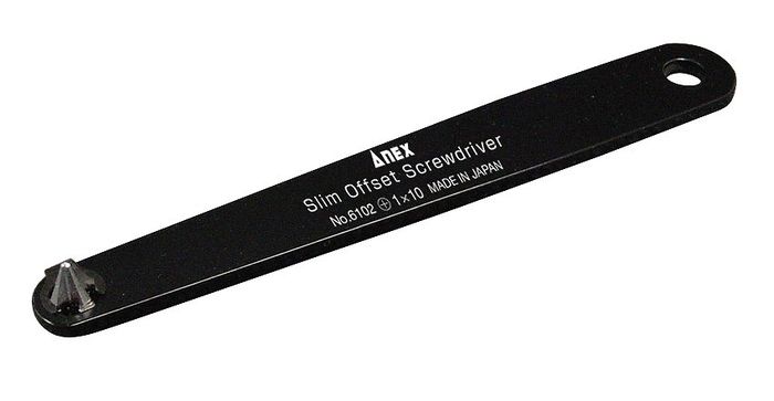 【商品詳細】狭い場所でも使えるオフセットタイプのドライバー。押し付け力抜群のフラット形状。狭いスペースに便利、極薄のドライバー。全長：108mmサイズ：＋1注意：故意にストッパーを外したり動かしたりしないよう注意してください。ビットが外れ使用できなくなる恐れがあります。日本製【送料について】北海道、沖縄、離島は送料を頂きます。
