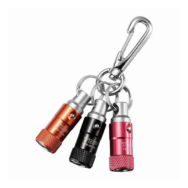 商品説明●スライドカラー：アルミ合金その他：S45C●レッド/ブラック/オレンジ/シルバー●用途：ビットを持ち運び際に●サイズ（約）：D31×W31×H115mm●重量（約）：108g●吊り下げ重量：500g以下（ホルダー1個あたり）●仕様：6.35mm六角シャンク対応●仕様：差し込み式ロック機構●ナスカン部が咥えられる最大径：φ5.5mmスペック●ビットを持ち運び際にご利用いただく携帯用ワンタッチ式ビットホルダーです。●差し込むだけで装着でき、挿入部は位置合わせ不要な丸穴形状なので、スピーディーな装着が可能です。●差し込み後は2つの鋼球がシャンクを保持し、不意の抜けを防止します。外すときは2つのボタンを押しながら引き抜くだけで簡単です。※注意事項●取り付けの際はシャンクが保持されていることをご確認の上、吊り下げてください。●鉄工ドリルや下穴錐などの鋭利なものはケガの原因となるため装着しないでください。●吊り下げ物はホルダー1つにつき500g以下にしてください。【代引きについて】こちらの商品は、代引きでの出荷は受け付けておりません。【送料について】北海道、沖縄、離島は送料を頂きます。