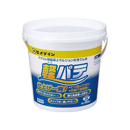 【商品詳細】●肉やせがほとんどないので一発で仕上がります。●ホイップ状で使い易く、硬化後塗装も可能です。●日本接着剤工業会JAIA　F☆☆☆☆です。●JAIA　4VOC基準適合です。●屋内部下地（石膏ボード、コンクリート、木部、プラスターなど）のひび割れに。●色:白●容量(ml):900●硬化時間（23℃）:24時間●アクリル樹脂系エマルジョン形充てん材JANコード：4901761706292【送料について】北海道、沖縄、離島は送料を頂きます。