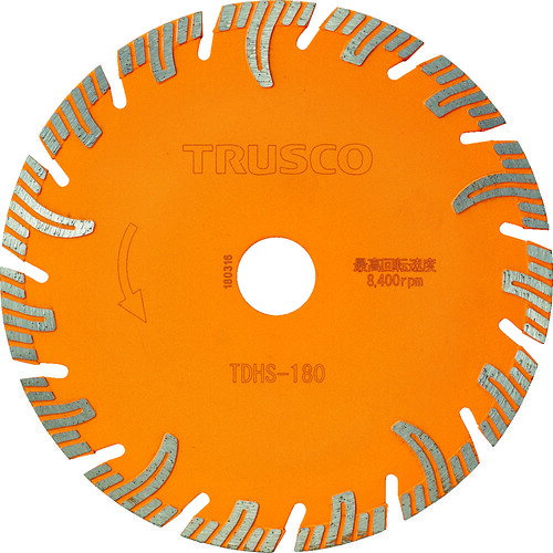【商品詳細】●プロテクトチップ採用により、切れ味がよく、長寿命タイプです。●深切り、直進性に優れています。●セグメントタイプで、抵抗が軽いため素早く切断できます。●コンクリート・ブロック・レンガなどの切断に。●外径(mm)：180●刃厚(mm)：2.4●穴径(mm)：25.4●チップ高さ(mm)：8●最高使用回転数(rpm)：8400●付属リング穴径(mm)：20・22●外径×刃厚×高さ×内径(mm)：105×2.4×8.0×25.4●切れ味：スピード重視●抵抗：軽い●面仕上げ：粗い●乾式材質/仕上●台金：炭素鋼●チップ：ダイヤ砥粒他セット内容/付属品●調整用付属リング●保護メガネを必ずかけてご使用下さい。●刃部、基板の割れ、欠け、傷等が無いことをご確認の上ご使用下さい。原産国中国JANコード4989999843095【送料について】北海道、沖縄、離島は送料を頂きます。