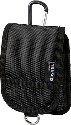 【メーカー型番】TCTC1202W-BK【JANコード】4989999125481【ブランド】TRUSCO 　【特徴】●スマートフォンも収納しやすいワイドタイプです。●超はっ水加工です。●カラビナ付（アルミ製）です。【用途】【仕様】●幅(mm):95●高さ(mm):145●奥行(mm):40●色:ブラック●質量(g):74●ベルト通し幅：65mm【材質／仕上】●ポリエステル【セット内容／付属品】【注意】【原産国】中国【送料について】北海道、沖縄、離島は送料を頂きます。