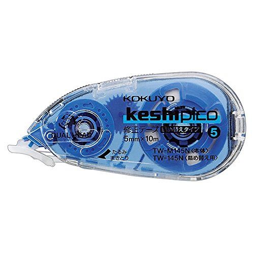コクヨ ケシピコ詰替えタイプ 5MM TW-M145JANコード：4901480480916本体色:青テープ寸法(幅・長さ):5mm・10mヘッドが2段階に可動するデュアルヘッド採用で先端が動き、紙面に密着してきれいに引けます。ゴミが少ない環境型商品です。●テープ幅:5mm●本体カラー:青●テープ色:白●テープ長さ:10m●仕様:カートリッジタイプ●カートリッジ:TW−145N●仕様:保護キャップ付き●メーカー品番:TW-M145N【送料について】北海道、沖縄、離島は送料を頂きます。