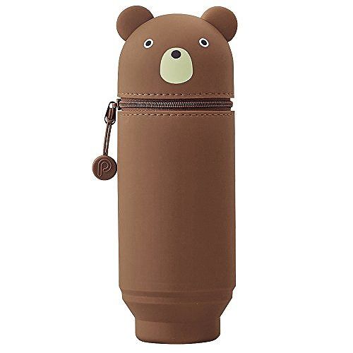 リヒトラブスタンドペンケースBIGプニラボA7714-1クマJANコード：4903419826871【フタ裏部】消しゴムホルダー付【素材】シリコーンゴム【デザイン柄】クマ【重量】190gペンが約22本収容できてハサミや18cmの定規の収容にも対応する大容量タイプ使い方は上部のファスナーを開けてから机の上でペンケースを上から押すと底面が本体部に押し込まれてペンの先端が頭を出し、ペンスタンドに早変わりします。しまうときは底面を手で引っ張り出すだけの簡単操作。フタ部分には消しゴムホルダーが付いているので、消しゴムの取り出しも簡単にできます。材質：本体/シリコーンゴムサイズ：209mm×72mm×72mm※どうぶつの耳の形状によってサイズは若干異なります。【送料について】北海道、沖縄、離島は送料を頂きます。