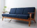 北欧デザイン木肘ソファ【Lulea】ルレオLuleascandinabian design wood arm sofaやさしさ感じる、上質デザイン。Feel high design with kindness＿＿＿＿＿＿＿＿＿＿＿＿＿＿＿＿＿＿＿＿ルーツは北欧。家具の歴史に多くの名を残す、北欧生まれのデザイナーズソファ。人の暮らしに寄り添うことを目指した、有機的なフォルムが特徴です。そんな北欧デザインをベースに生み出されたソファは、上質なデザインとやさしさの調和、そんな美しさを表現しています。＿＿＿＿＿＿＿＿＿＿＿＿＿＿＿＿＿＿＿＿Design 計算された美しさがそこに。流れるようなデザイン、フレームの曲線美ソファは「座るもの」としての役目の他に、アートとしての側面も持ち合わせています。背面からアーム、そして脚部へと流れるように一体となったフォルム。360°どこから見てもゆるぎない美意識が込められています。＿＿＿＿＿＿＿＿＿＿＿＿＿＿＿＿＿＿＿＿Size〜選べるサイズ、お好みで〜ご用意したサイズは2人掛けと3人掛け。 異なるサイズを組み合わせることで、新たなインスピレーションが生まれます。★追加★1人掛け一人の時間を楽しむ場所・・・オットマンも使えば最高のリラクゼーションに。2人掛け自分だけの特等席・・・ このソファならどんな部屋でも様になります。3人掛け リビングの主役となるソファはデザインにもこだわりを。ハイセンスなリビング空間があなたのお家に・・・＿＿＿＿＿＿＿＿＿＿＿＿＿＿＿＿＿＿＿＿Color〜選べるカラー、お好みで〜カラーは選べる3色をご用意しました。いずれのカラーも、お部屋にエッセンスを加えてくれるお洒落な色合いです。コーディネートしやすいネイビーは天然木との相性も抜群。お部屋のアクセントになるグリーンで一気に オシャレな印象に。 洗いざらしな風合いのグレーはナチュラルにも スタイリッシュにも。＿＿＿＿＿＿＿＿＿＿＿＿＿＿＿＿＿＿＿＿Detail〜そなわった機能美、その秘密〜背もたれと座面には、座りやすいように傾斜をもたせました。広めに設計された座面奥行によって、ずっと座っていてもくつろいでいられる仕様に仕上がっています。座面にはウェービングベルトとウレタンを使用し、弾力のある座り心地を生み出しました。硬すぎず、柔らかすぎないクッション性で、ゆったりと身体をあずけられます。アームにはお好きな飲み物を置いて・・・。High quality＆Warranty自信の証、安心の1年保証付き▼サイズを選ぶ▼2P3P (現在表示中)