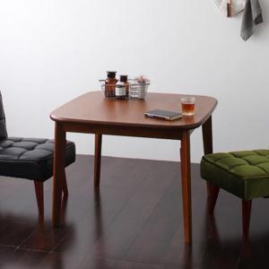 一日の始まりをソファから・・・Wood＆Retro　DesignSOFA&DINING SET【D A R N E Y 】ダーニーTo ease：ダイニングをくつろぎのスペースにFlexible：ダイニングとソファを別使い、来客時にはソファダイニングにDesign：シンプル＆レトロ、どんなお部屋にも馴染みますType：豊富に選べるタイプバリエーション憧れのカフェスタイルソファダイニングをご家庭に・・・家のダイニングをカフェのような空間に・・・家でもおしゃれなカフェのようにゆったりとくつろぎながら食事がしたい。そんな方々にはソファダイニングがおすすめです。To ease :ダイニングをくつろぎのスペースに食事が済んだあともダイニングスペースでゆっくりしたい、ダイニング・リビング兼用の場所が欲しい。椅子をチェアやソファに変えるだけでダイニングスペースがやすらぎを感じるくつろぎの空間に・・・。Flexible ：ソファは別使いでも、ソファダイニングでも普段ソファはリビングに・・・お客様が来た時にはソファをダイニングスペースに移動しておもてなし、気軽に使い方を変えられます。Design：1　TABLEシンプルでありながら絵になるテーブルの形状はウォールナットの美しい木目をいかしながら、使いやすさを考えてシンプルなデザインに。天板の丸みからは温もりを・・・すらっと伸びた脚からはスマートさを・・・見た目にも、使い心地にも隙はなく、バランスの良い仕上がりです。空間で映える木の質感。流れるような木目のラインは、どの角度から見ても美しい仕上がり。使い込むほどに木肌が馴染んでいくので、素材の風合いがいつまでも楽しめます。流行の天然木ウォールナット材、天然木であるゆえに一つとして同じものは存在しません。そんな一期一会の出会いをダイニングにも・・・。木目をいかしつつ、汚れやキズから守るために、NC塗装を施したので、お手入れも簡単。水こぼしなどもサッと拭くことで綺麗になります。Design：2　CHAIRどこか懐かしさを感じるデザインパイピングとボタン、ハの字脚の組合せが、シンプルなフォルムにどこか愛らしい印象を。モケット生地とバイキャストレザーは、角度によって様々な表情を見せてくれます。まるでずっとそこに置いてあったかのような普遍的なデザインが、懐かしさとくつろぎをあなたに与えてくれます。チェアは持ち運びがカンタンで好きな場所に自由に置けます。自分流にコーディネートすれば、思わず人に自慢したくなる隠れ家カフェ空間が完成。おもわず自分だけの空間を楽しみたくなります。座面にはSバネとウェービングベルトを使用し、ウレタンとの組合せによって弾力のある座り心地に。やわらかすぎない硬さで長時間座っても疲れません。Design：3　SOFAぬくもりと座り心地がここにデザインの特徴である、肘掛けや脚部には天然木を。木のぬくもり、やわらかな質感を感じられます。ソファの背もたれの角度は110°に設計。休息用のソファは角度が105°〜110°程度が理想と言われています。座面の構造はチェアと同様。食事やちょっとした休憩はもちろん、ゆったりとくつろいでいたくなる、そんなソファです。ソファは単品使いでも様になります。デザイン性と機能性を兼ね備えたそのフォルムは、どこか懐かしいレトロな雰囲気なのに決して色褪せることのないデザインです。チェアもソファも、使い方はあなた次第・・・まるでずっとそこに置いてあったかのような普遍的なデザインがカフェスタイルはもちろん、ミッドセンチュリーやモダンな雰囲気にもぴったりです。Type ：豊富に選べるタイプバリエーション一人暮らしや、二人暮らしの方におすすめ・・・Aタイプ（テーブルW90cm+チェア×2）Bタイプ（テーブルW90cm+1Pソファ×2）ソファでのくつろぎや、別使いを重要視する方には・・・Cタイプ（テーブルW160cm+2Pソファ×2）Dタイプ（テーブルW160cm+2Pソファ+1Pソファ×2）ソファとチェアを一度に揃えたい方に・・・Eタイプ（テーブルW160cm+2Pソファ+チェア×2）Fタイプ（テーブルW160cm+1Pソファ×2+チェア×2）ファミリーにおすすめ・・・Gタイプ（テーブルW160cm+1Pソファ×4）Hタイプ（テーブルW160cm+チェア×4）単品でもご購入いただけますTABLE　w90TABLE　w160CHAIR×1CHAIR×2▼タイプを選ぶ▼ダイニングテーブル (現在表示中)▼サイズを選ぶ▼W90 (現在表示中)W160▼組立設置サービスを選ぶ▼お客様組立組立設置サービス付 (現在表示中)