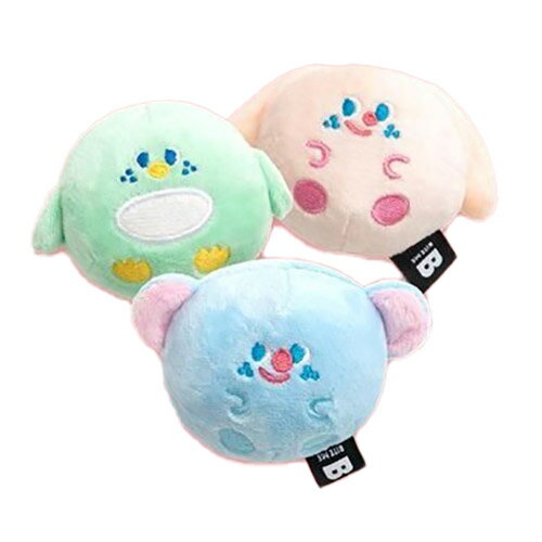 【商品説明】ふわふわの綿が入った、可愛いボールのお友達です★ピーピー音、カシャカシャ音、ノーズワークまで！色んな楽しみ方ができます♪キャラクターペンギン★ピーピー音ウサギ★カシャカシャ音コアラ★ノーズワークポケット【サイズ】縦：約7cm、横：約7cm【素　材】ポリエステル、他【送料について】北海道、沖縄、離島は送料を頂きます。BITE ME おもちゃ海のお友だちおもちゃランラン ラトルトイフルーツのお友だちスピンアンドスナック リスハグミーラッコおもちゃくつ下ロープタグおもちゃフロッピーフレンズ マルチパック野菜畑ボールおもちゃクランチキャンディボールベーキングデイ ノーズワークプレイブック
