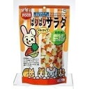 【商品詳細】キャベツの芯を乾燥させたものに、大好物のエンドウ豆とニンジンを乾燥させローラーでつぶしたものを配合しました。ぱりぱりと歯ごたえの良い野菜チップスです。【原材料】エンドウ豆・ニンジン・キャベツ【保証成分】粗タンパク質12.6％以上、粗脂肪1.6％以上、粗繊維5.1％以下、粗灰分3.2％以下、水分10.4％以下【給与方法】●うさぎ・チンチラ・モルモットには服飾として、リス・ハムスターには主食として与えてください。●与える量はペットの年齢・体重・運動量・体調に合わせて様子を見ながら調節してください。【賞味期限】24ヶ月【商品サイズ】170×65×265【原産国または製造地】オランダ【諸注意】●うさぎ・チンチラ・モルモットには副食として、リス・ハムスターには主食としてペットが食べ残さない程度に毎日与えてください。●与える量はペットの年齢・体重・運動量・体調などにあわせて様子をみながら調整してください。JANコード：4906456531241【送料について】北海道、沖縄、離島は送料を頂きます。